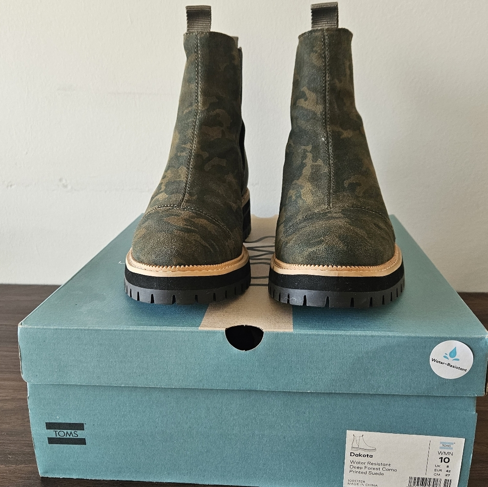 TOMS Dakota Camo Chelsea Bootie  Size 10